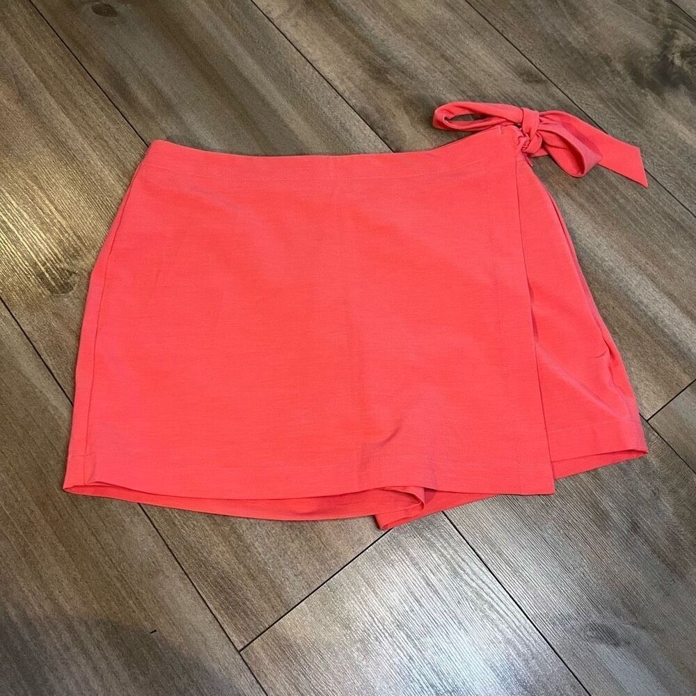 Southern Tide Coral Jourdan Performance Skort Women 2 Bin L-61